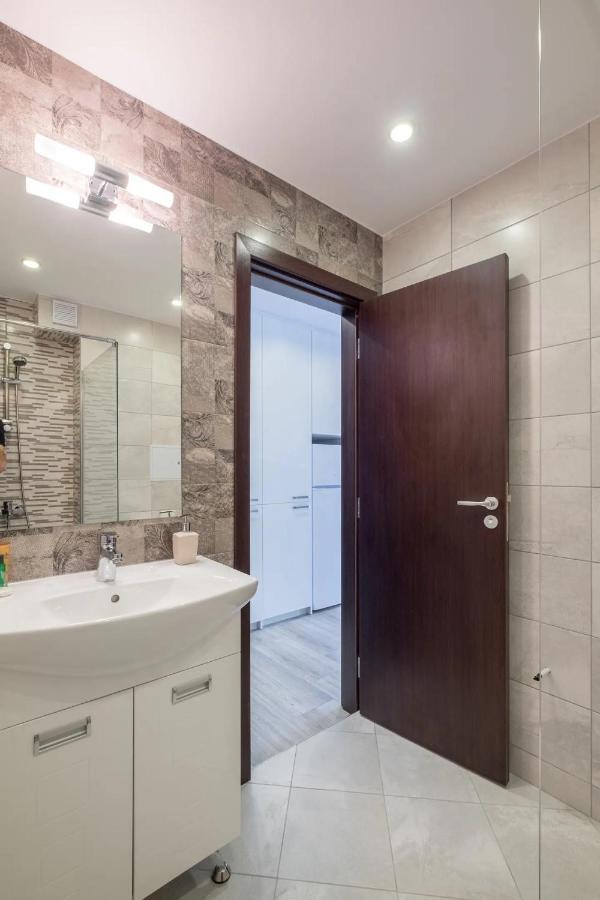 Quiet & Airy Modern Apt. Top Centre Free Parking Sofia Buitenkant foto